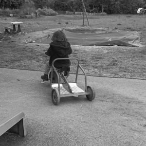 jeu libre dans le jardin