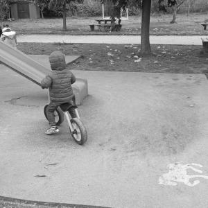jeu libre dans le jardin