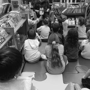 écoute attentive à la bibliothèque